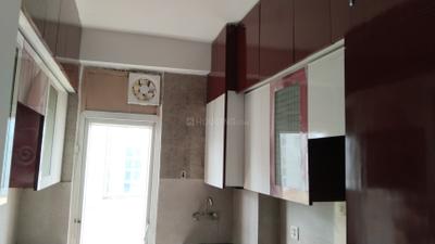 Kitchen Image of 950 Sq.ft 2 BHK Apartment / Flat for rent in Amrapali Empire, Crossings Republik Ghaziabad for Rs. 17000