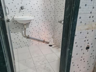 Bathroom Image of 650 Sq.ft 1 BHK Apartment / Flat for rent in SpaghettiComplex, Kharghar Navi Mumbai for Rs. 20000