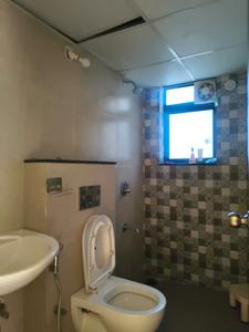 Common Bathroom Image of 875 Sq.ft 2 BHK Apartment / Flat for sale in Shapoorji Pallonji Vanaha, Bavdhan Pune for Rs. 8899999