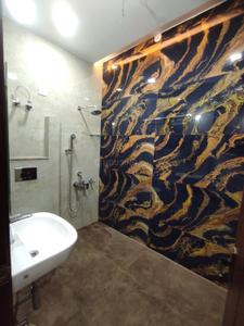 Bathroom Image of 1450 Sq.ft 3 BHK Apartment / Flat for rent in Paarth Aadyant, Ahmamau Lucknow for Rs. 22000
