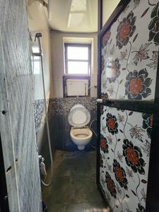 Bathroom Image of 450 Sq.ft 1 BHK Apartment / Flat for rent in Kandivali East Mumbai for Rs. 26000