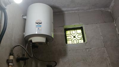 Bathroom Image of 540 Sq.ft 1 BHK Independent House for rent in Dashrath Puri New Delhi for Rs. 10000