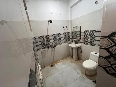 Bathroom Image of 900 Sq.ft 1 RK Independent House for rent in Sector 45 Noida for Rs. 18000