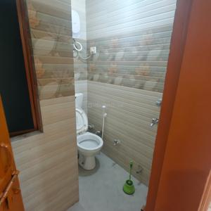 Bathroom Image of 550 Sq.ft 1 BHK Independent House for rent in Hari Nagar New Delhi for Rs. 17000