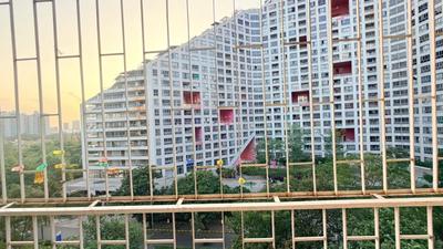 Balcony Image of 650 Sq.ft 1 BHK Apartment / Flat for rent in Amanora Park Town Pune for Rs. 29000