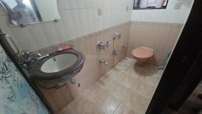 Bathroom Image of 600 Sq.ft 1 BHK Apartment / Flat for rent in Ghatkopar West Mumbai for Rs. 37000