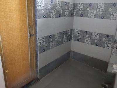 Bathroom Image of 300 Sq.ft 1 BHK Independent House for rent in Mangla Bilaspur for Rs. 5000