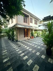 Image of 3200 Sq.ft 3 BHK Independent House for rent in Thrippunithura, Kochi for Rs. 45000
