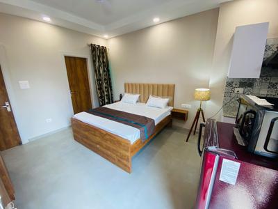 Bedroom Image of 750 Sq.ft 1 RK Builder Floor for rent in DLF Independent Floors, DLF Phase 3 Gurgaon for Rs. 23500
