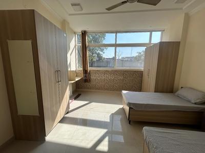 Bedroom Image of 1000 Sq.ft 2 BHK Builder Floor for rent in Preet Vihar New Delhi for Rs. 30000