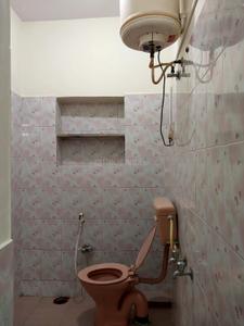 Bathroom Image of 800 Sq.ft 1 BHK Builder Floor for rent in Teachers Colony Bengaluru for Rs. 18000