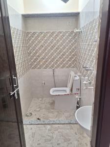Bathroom Image of 1300 Sq.ft 2 BHK Builder Floor for rent in Krishna Nagar Kanpur for Rs. 14000