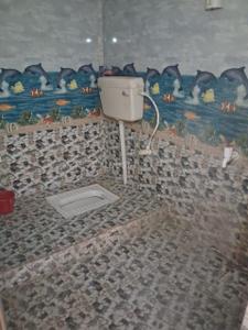 Bathroom Image of 550 Sq.ft 1.5 BHK Builder Floor for rent in Sarojini Nagar Lucknow for Rs. 7000