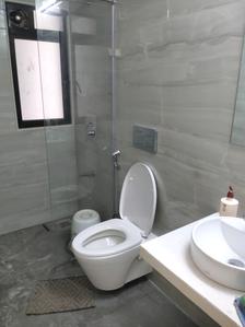 Common Bathroom Image of 2100 Sq.ft 4 BHK Apartment / Flat for sale in Colaba Mumbai for Rs. 190000000