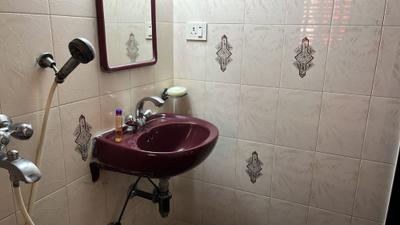 Bathroom Image of 5500 Sq.ft 4 BHK Villa for sale in Sheffield Tower, Andheri West Mumbai for Rs. 220000000