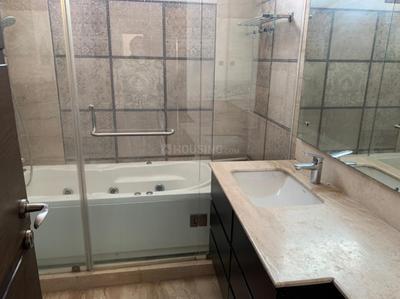 Bathroom Image of 2200 Sq.ft 3 BHK Builder Floor for rent in Jor Bagh New Delhi for Rs. 425000