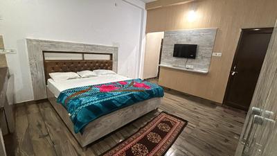 Bedroom Image of 1400 Sq.ft 8 BHK Villa for rent in Chaukaghat Varanasi for Rs. 70000