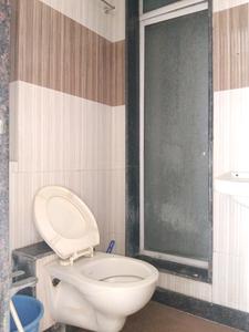 Common Bathroom Image of 500 Sq.ft 1 BHK Apartment / Flat for rent in Cosmos Jewels, Kasarvadavali Thane for Rs. 18500