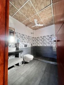 Bathroom Image of 1800 Sq.ft 2.5 BHK Builder Floor for rent in Sector 108 Noida for Rs. 36000