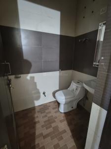 Bathroom Image of 1950 Sq.ft 3 BHK Independent House for rent in Big Block Builder Floor, Sector 46 Gurgaon for Rs. 55000