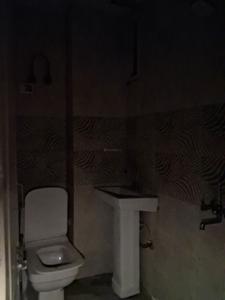 Common Bathroom Image of 585 Sq.ft 1 BHK Apartment / Flat for sale in Sector 73 Noida for Rs. 2300000