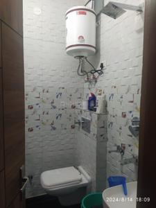 Bathroom Image of 500 Sq.ft 1 BHK Builder Floor for rent in Janakpuri New Delhi for Rs. 22000