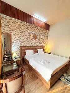 Bedroom Image of 435 Sq.ft 1 RK Studio for rent in Paramount Pine And Oak Studio, Surajpur Greater Noida for Rs. 15000
