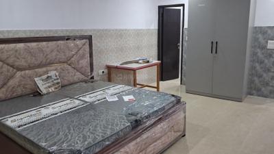 Bedroom Image of 350 Sq.ft 1 RK Studio for rent in Sarita Vihar New Delhi for Rs. 25250