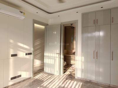 Bedroom Image of 2700 Sq.ft 4 BHK Builder Floor for sale in Greater Kailash II New Delhi for Rs. 110000000