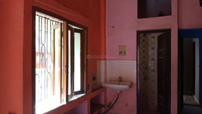 Living Room Image of 610 Sq.ft 2 BHK Builder Floor for rent in Keshtopur Kolkata for Rs. 8500