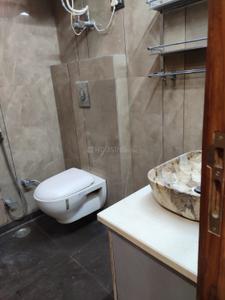 Bathroom Image of 1400 Sq.ft 3 BHK Builder Floor for rent in Mansarover Garden New Delhi for Rs. 55000