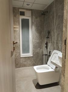 Common Bathroom One Image of 1700 Sq.ft 3 BHK Apartment / Flat for sale in Shree Suraj Park Grandeur, Vile Parle West Mumbai for Rs. 86000000