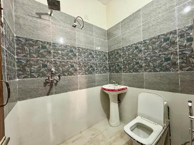 Bathroom Image of 787 Sq.ft 2 BHK Apartment / Flat for sale in Defence Home, Sector 115 Mohali for Rs. 3590000