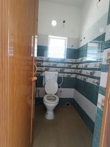 Bathroom Image of 750 Sq.ft 2 BHK Apartment / Flat for sale in Prince Anwar Shah Connector Kolkata for Rs. 4500000