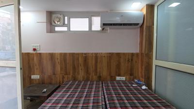 Bedroom Image of 400 Sq.ft 1 BHK Apartment / Flat for rent in Pitampura New Delhi for Rs. 20200