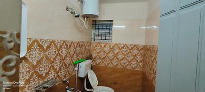 Bathroom Image of 600 Sq.ft 1 BHK Builder Floor for rent in Kalyan Nagar Bengaluru for Rs. 14000