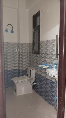 Bathroom Image of 300 Sq.ft 1 RK Independent House for rent in Sector 49 Noida for Rs. 8000