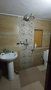Bathroom Image of 550 Sq.ft 1 BHK Builder Floor for rent in Palam Vihar Gurgaon for Rs. 16000