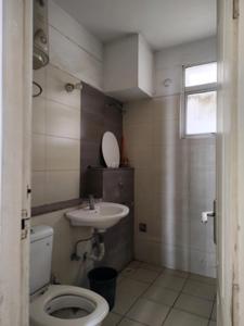 Common Bathroom Image of 1193 Sq.ft 2.5 BHK Apartment / Flat for sale in Stellar Jeevan, Noida Extension Greater Noida for Rs. 9600100