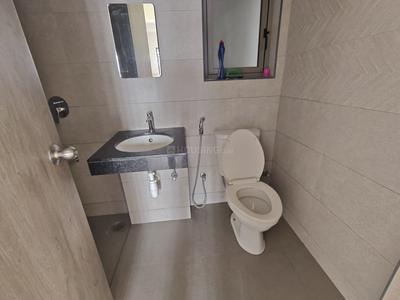 Bathroom Image of 1275 Sq.ft 3 BHK Apartment / Flat for sale in Hiranandani Meadows, Thane West Thane for Rs. 34000000