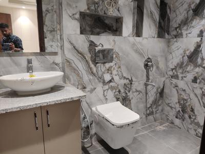 Bathroom Image of 1800 Sq.ft 3 BHK Apartment / Flat for rent in Neb Sarai New Delhi for Rs. 40000