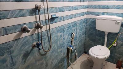 Bathroom Image of 475 Sq.ft 2 BHK Independent House for rent in Shibrampur Mauza Kolkata for Rs. 5500