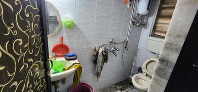 Bathroom Image of 550 Sq.ft 1 BHK Apartment / Flat for rent in Implosion CHS, Chedda Nagar Mumbai for Rs. 40000