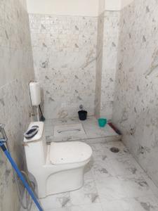 Bathroom Image of 900 Sq.ft 2.5 BHK Builder Floor for rent in Siktaur Gorakhpur for Rs. 14000