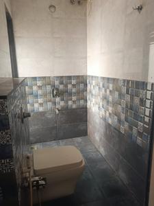 Bathroom Image of 700 Sq.ft 1 BHK Apartment / Flat for rent in Sai Simran, Chembur Mumbai for Rs. 48000