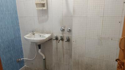 Bathroom Image of 390 Sq.ft 1 BHK Builder Floor for sale in Dwarka Mor New Delhi for Rs. 1600000