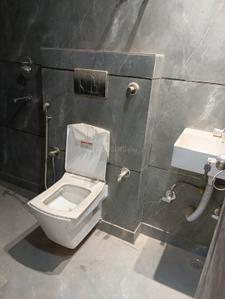 Bathroom Image of 800 Sq.ft 2 BHK Builder Floor for sale in Shastri Nagar New Delhi for Rs. 7500000
