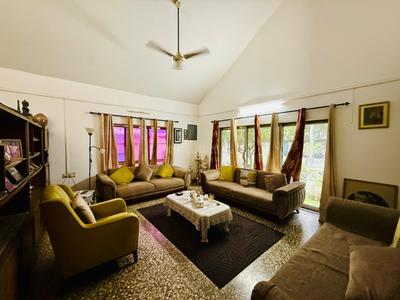 Hall Image of 2500 Sq.ft 4 BHK Independent House for sale in M.G. Road Kochi for Rs. 80000000
