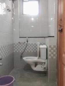 Bathroom Image of 1550 Sq.ft 3 BHK Apartment / Flat for rent in West Mambalam Chennai for Rs. 45000