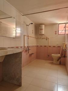Kitchen Image of 1600 Sq.ft 3 BHK Duplex for rent in New Alkapuri Vadodara for Rs. 30000